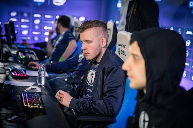 同桌一人的 同桌一人的